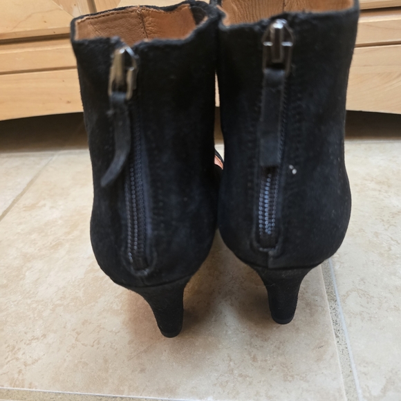 Gentle Souls By Kenneth Cole Suede Back Zipper  Ankle Strap Pumps - Picture 5 of 9